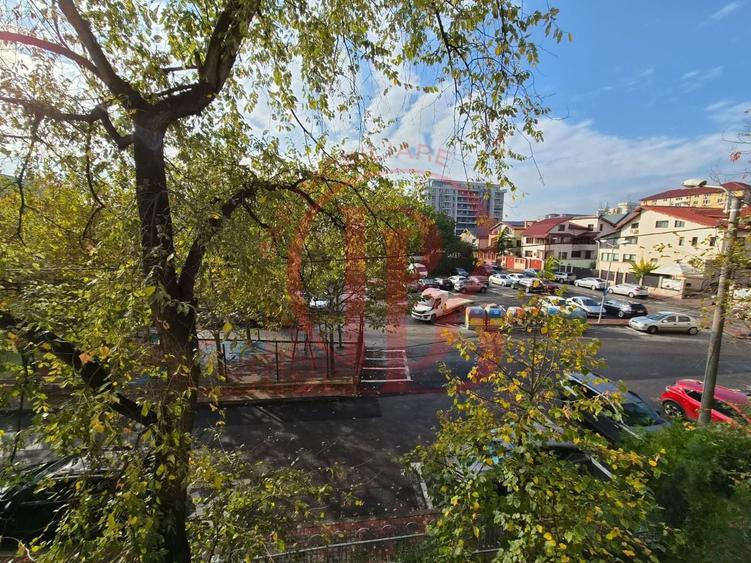Apartament cu 3 camere decomandat, mobilat în Vitan