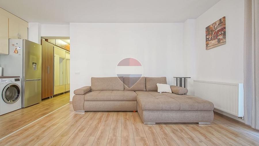 Apartament cu 3 camere decomandat în Tractorul