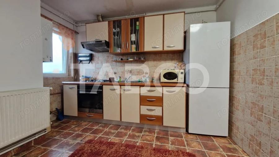 Apartament cu 3 camere decomandat în Central