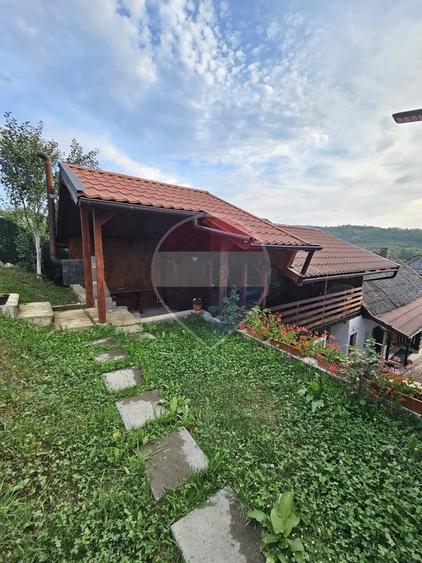 Duplex cu 9 camere cu Teren 750 Mp în Rona de Jos