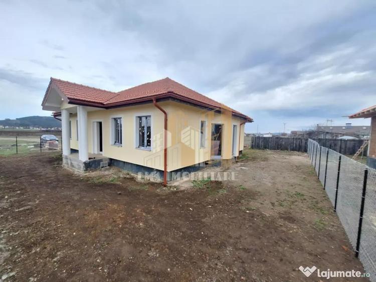 Casă cu 4 camere cu Teren 500 Mp în Sânpetru