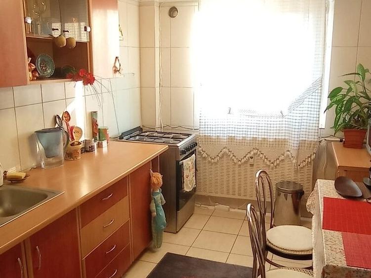 Apartament cu 3 camere decomandat în Colentina