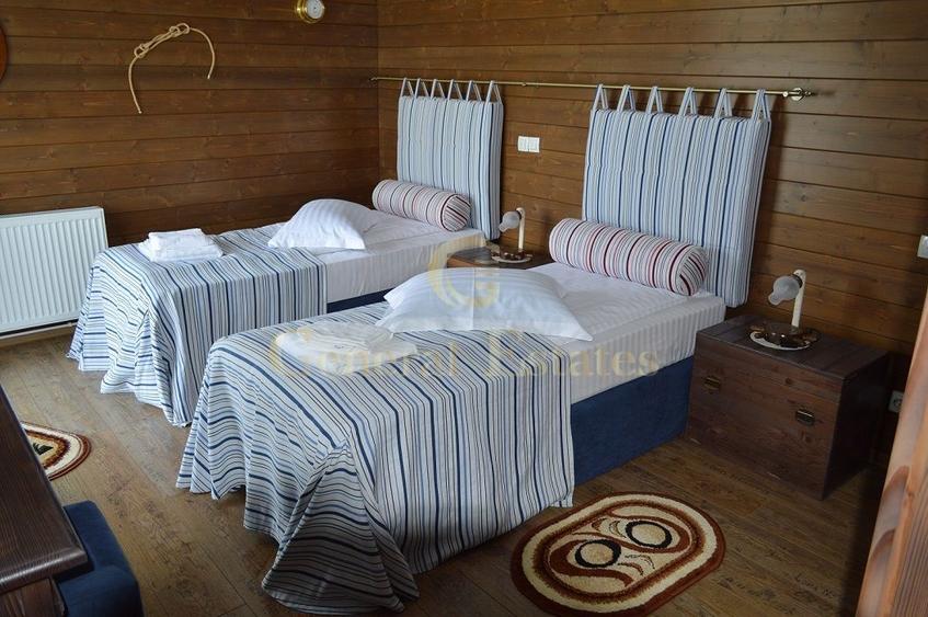 Casă individuală cu 11 camere cu Canalizare în Tohanu Nou