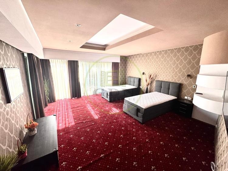 Casă individuală cu 8 camere cu Canalizare în Colentina