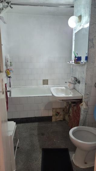 Apartament cu 3 camere decomandat în Exterior Vest