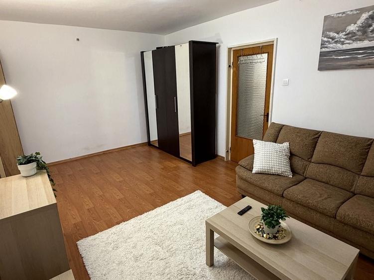 Apartament cu 2 camere semidecomandat în Banu Manta