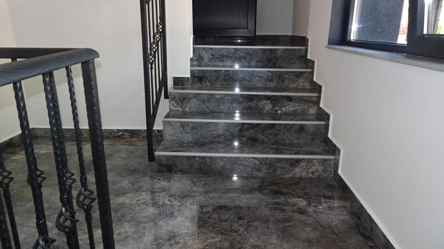 Duplex cu 3 camere cu Canalizare în Ultracentral