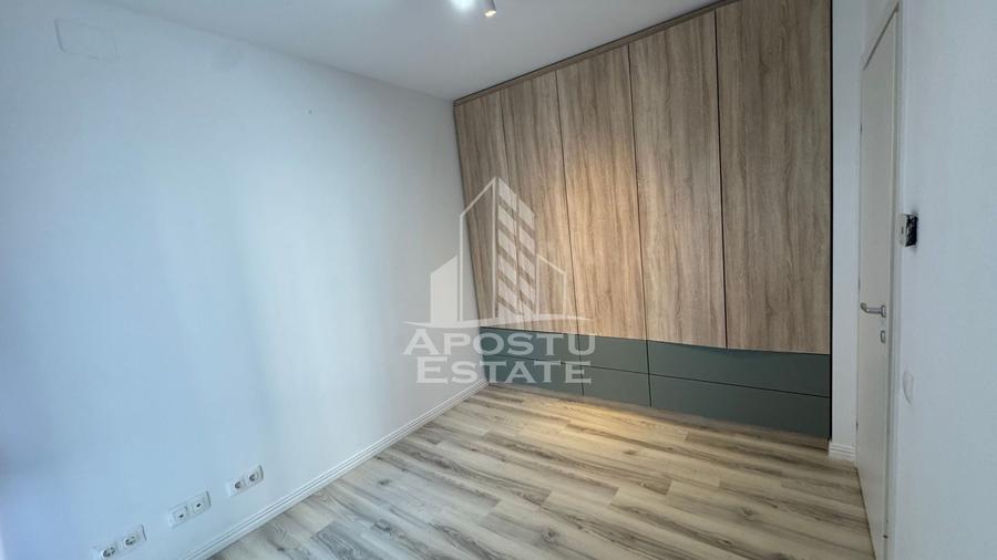 Apartament cu 3 camere semidecomandat în Lipovei