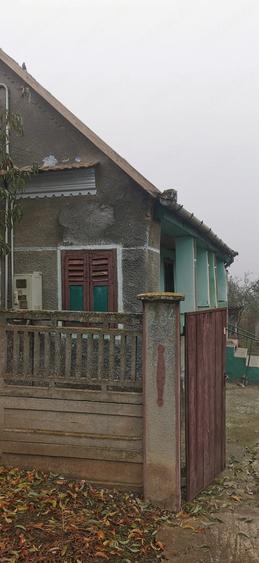 Casă cu Teren 1524 Mp în Roșia de Secaș