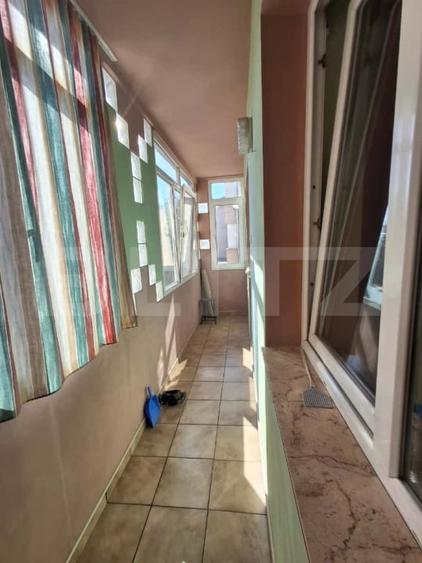 Apartament cu 3 camere semidecomandat, mobilat în Iernut