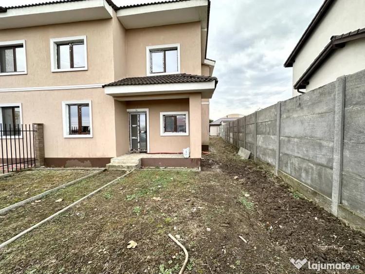 Casă cu 5 camere cu Teren 305 Mp în Dumbrăvița