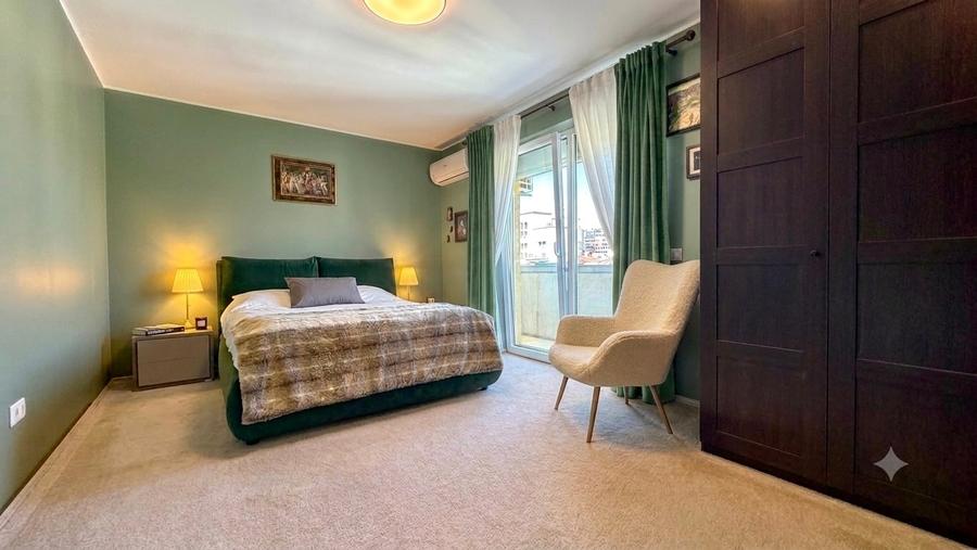 Penthouse cu 4 camere decomandat în Avantgarden