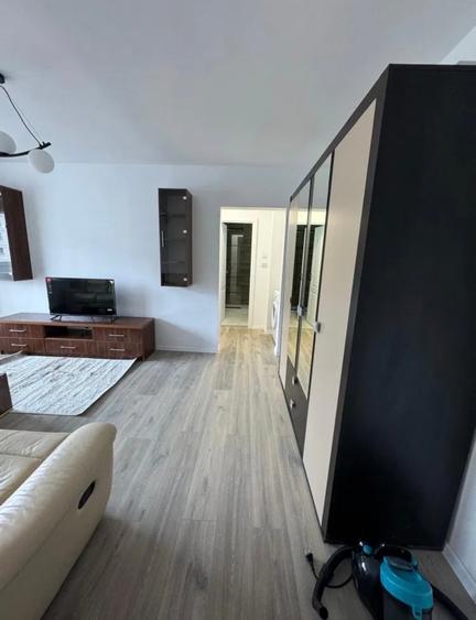 Apartament cu 2 camere semidecomandat, mobilat în Rahova