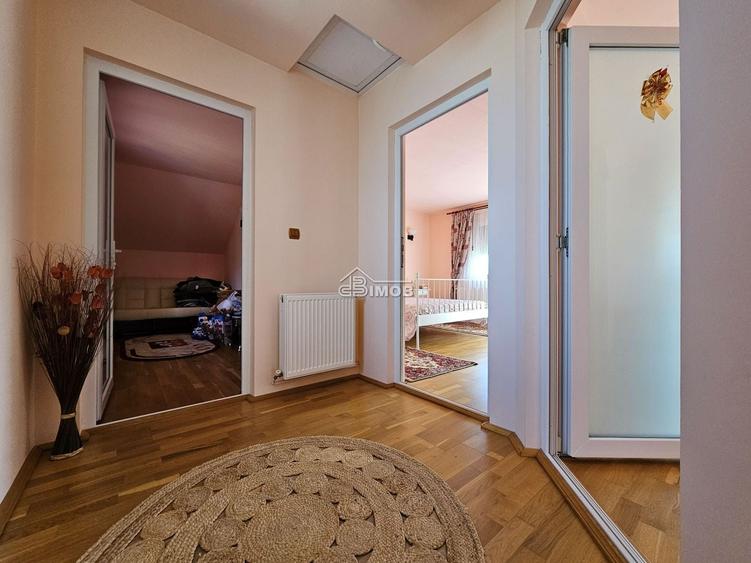Casă cu 4 camere cu Teren 820 Mp în Dealu Mare