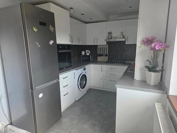 Apartament cu 3 camere decomandat în Giroc