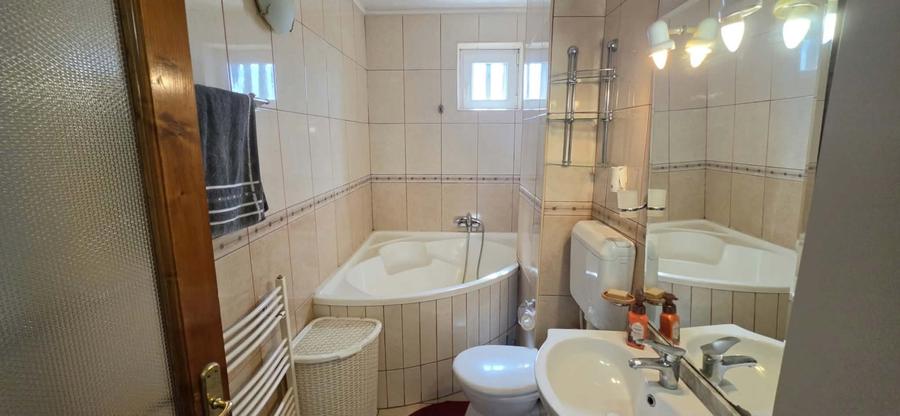 Apartament cu 3 camere decomandat în Cantemir