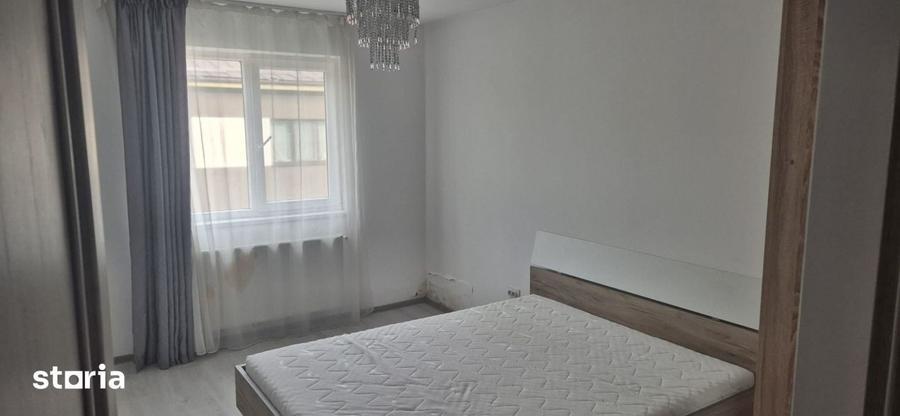 Apartament cu 3 camere semidecomandat în Florești