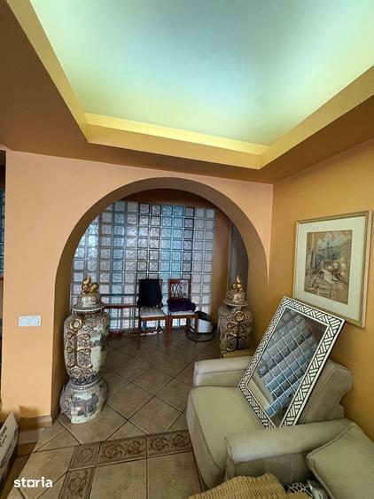 Casă cu 6 camere cu Teren 390 Mp în Tei