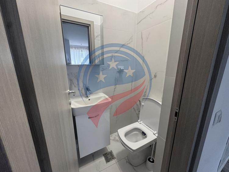 Apartament cu 3 camere semidecomandat, mobilat în Central