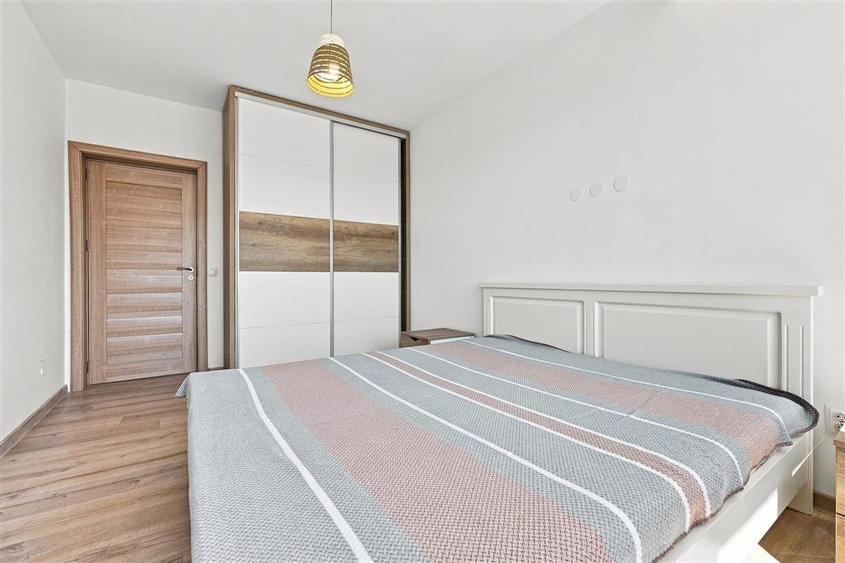 Apartament cu 3 camere decomandat în Rediu