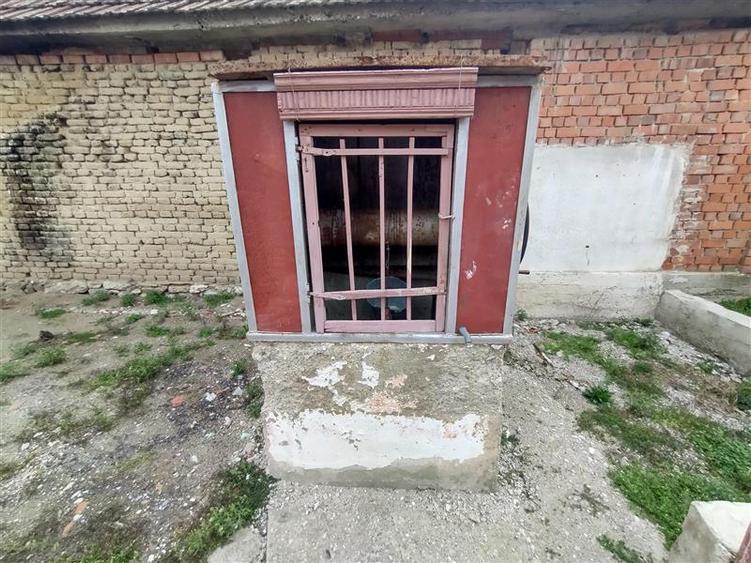 Casă individuală cu 6 camere cu Canalizare în Răcășdia