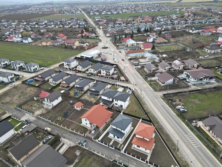 Casă individuală cu 4 camere cu Canalizare în Miroslava