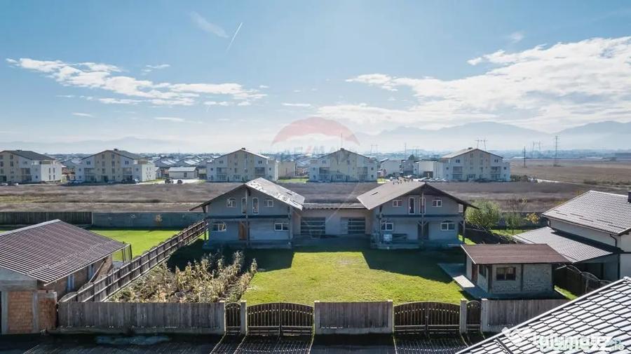Casă cu 5 camere cu Teren 700 Mp în Sânpetru