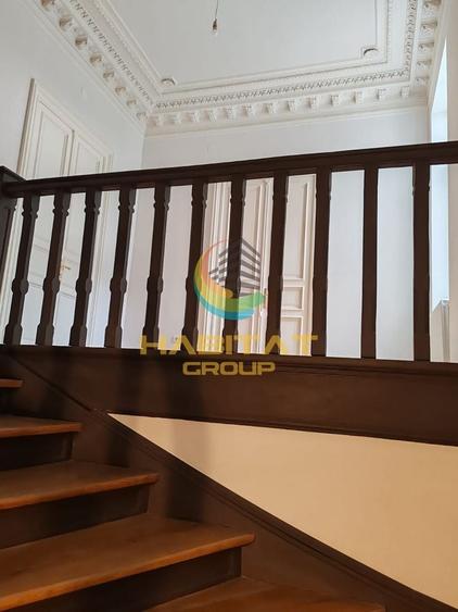 Casă individuală cu 11 camere cu Canalizare în Ultracentral
