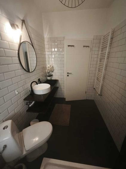 Apartament cu 3 camere semidecomandat în Europa