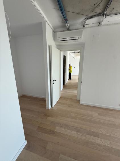 Apartament cu 3 camere semidecomandat în Colentina