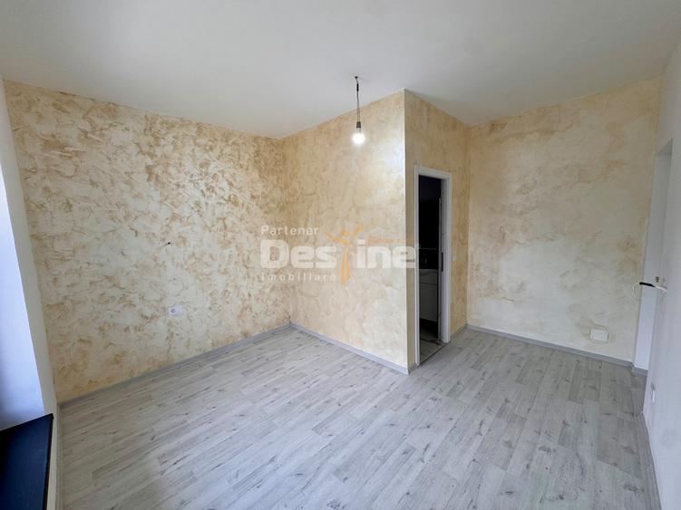 Casă individuală cu 4 camere cu Canalizare în Deal