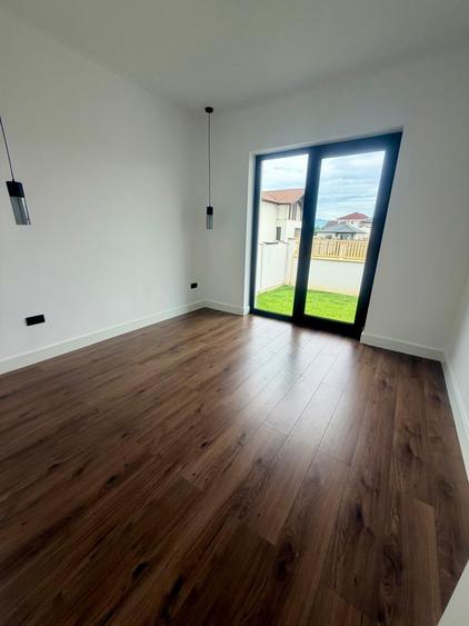 Casă individuală cu 4 camere cu Teren 500 Mp în Periferie