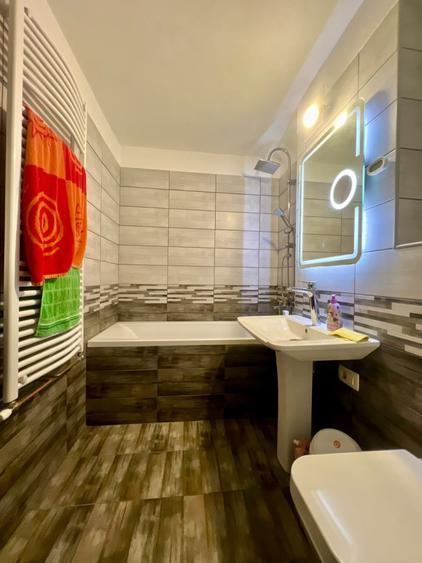 Apartament cu 3 camere decomandat, mobilat în Lunei