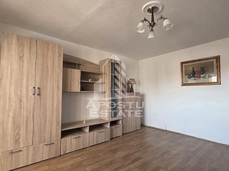 Apartament cu 4 camere decomandat, mobilat în Dâmbovița