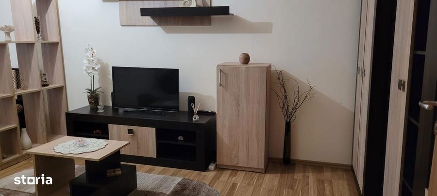 Garsonieră decomandată în Tei