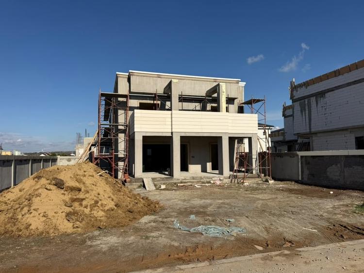 Casă individuală cu 5 camere cu Canalizare în Exterior Est