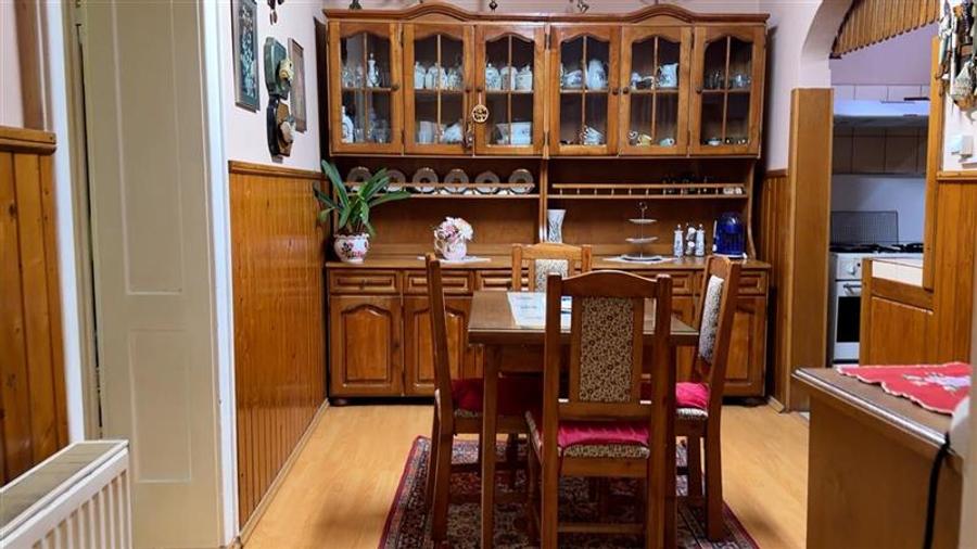 Casă individuală cu 6 camere cu Canalizare în Tudor
