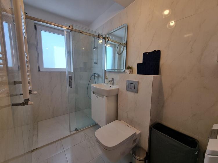 Apartament cu 2 camere semidecomandat, mobilat în Apărătorii Patriei