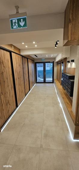 Apartament cu 3 camere decomandat în Tractorul
