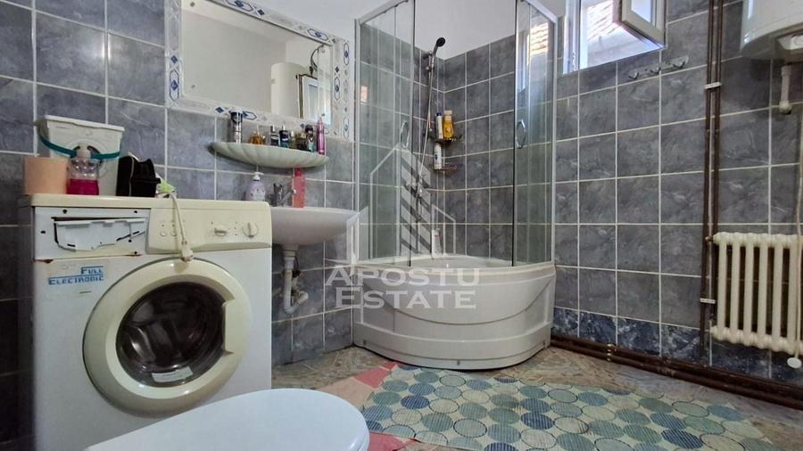 Casă individuală cu 5 camere cu Canalizare în Sud