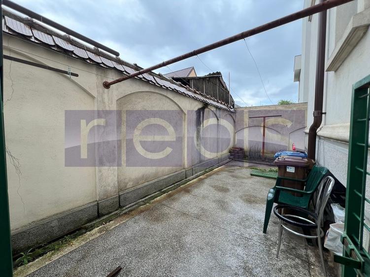Apartament cu 5 camere decomandat, mobilat în Barbu Văcărescu