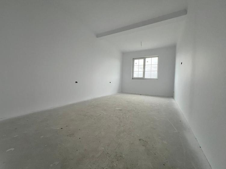 Duplex cu 5 camere cu Teren 300 Mp în Giarmata