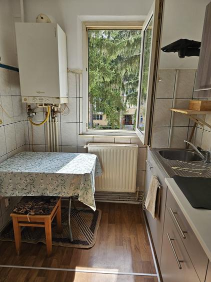 Apartament cu 3 camere semidecomandat în Astra