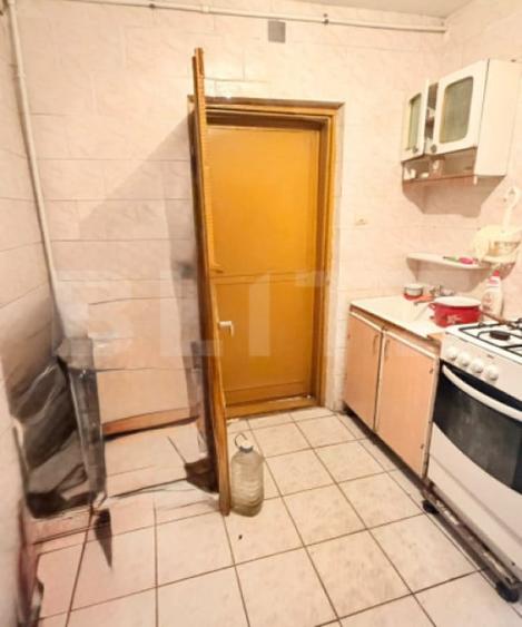 Casa cu teren generos de 800 mp, la strada principala in - 9