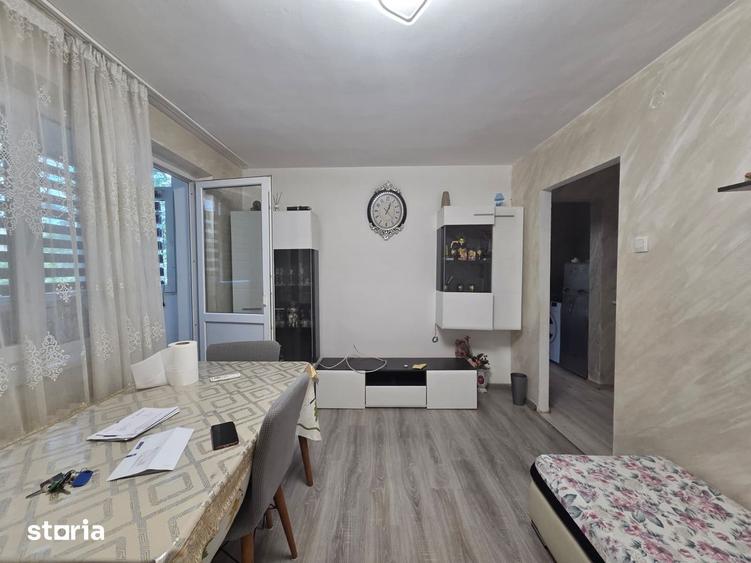Apartament cu 3 camere decomandat în Mircea cel Bătrân