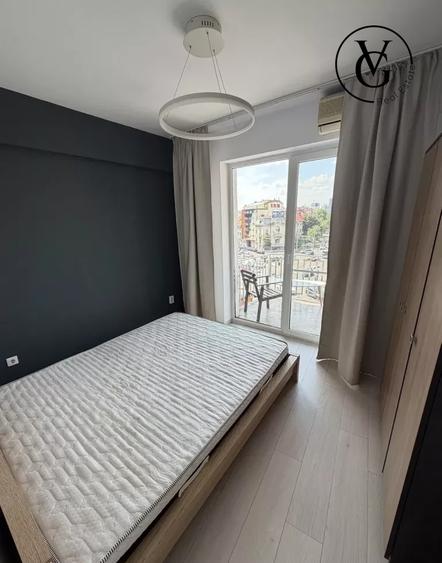 Apartament cu 3 camere semidecomandat, mobilat în P-ța Romană
