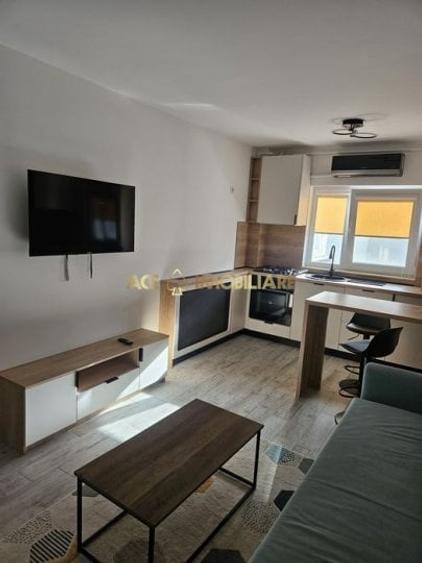 Apartament cu 2 camere semidecomandat, mobilat în Berceni