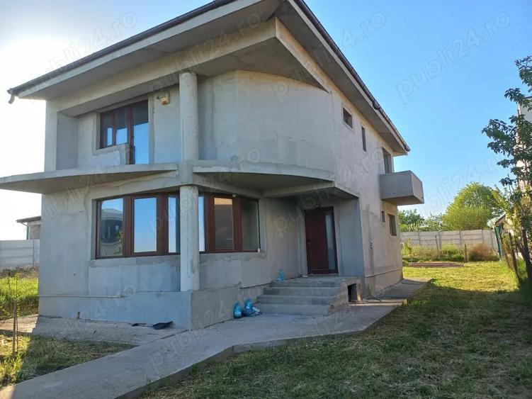 Casă cu 4 camere cu Teren 400 Mp în Ovidiu