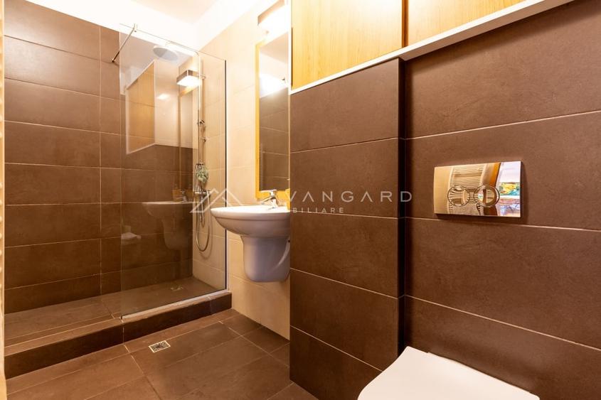 Apartament cu 3 camere semidecomandat, mobilat în Zorilor