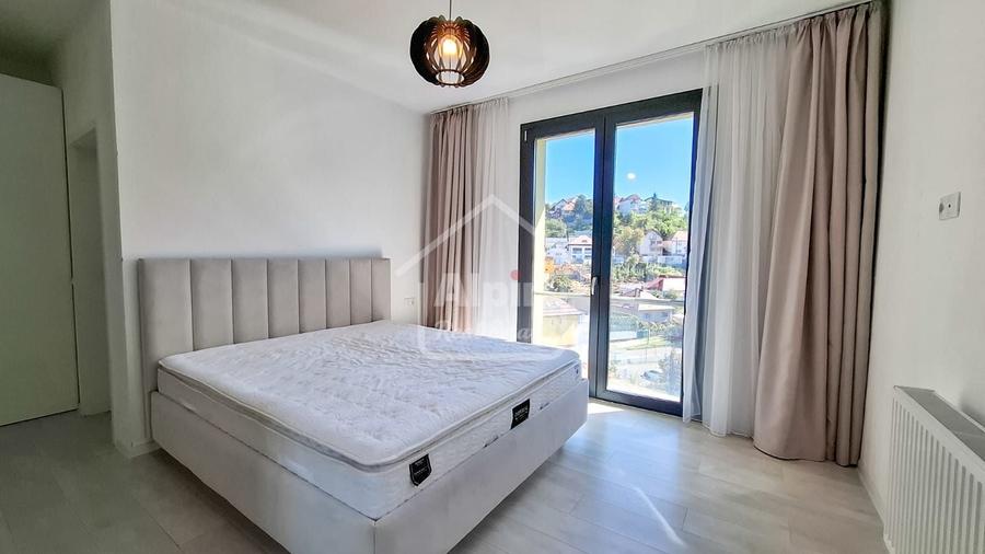 Apartament cu 3 camere decomandat, mobilat în Blumăna